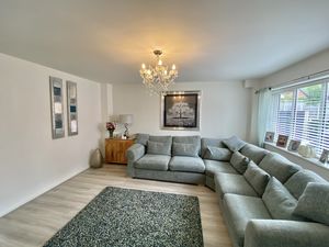 Lounge- click for photo gallery